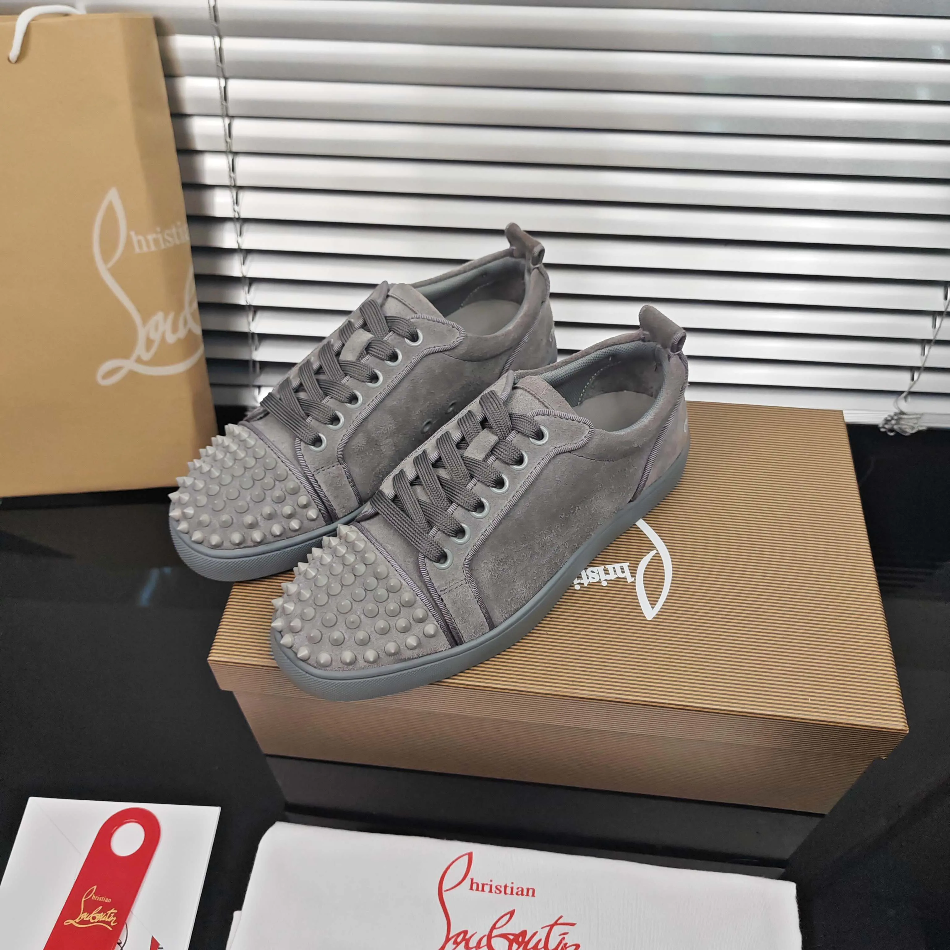 Кроссовки Женские Christian Louboutin 18039696