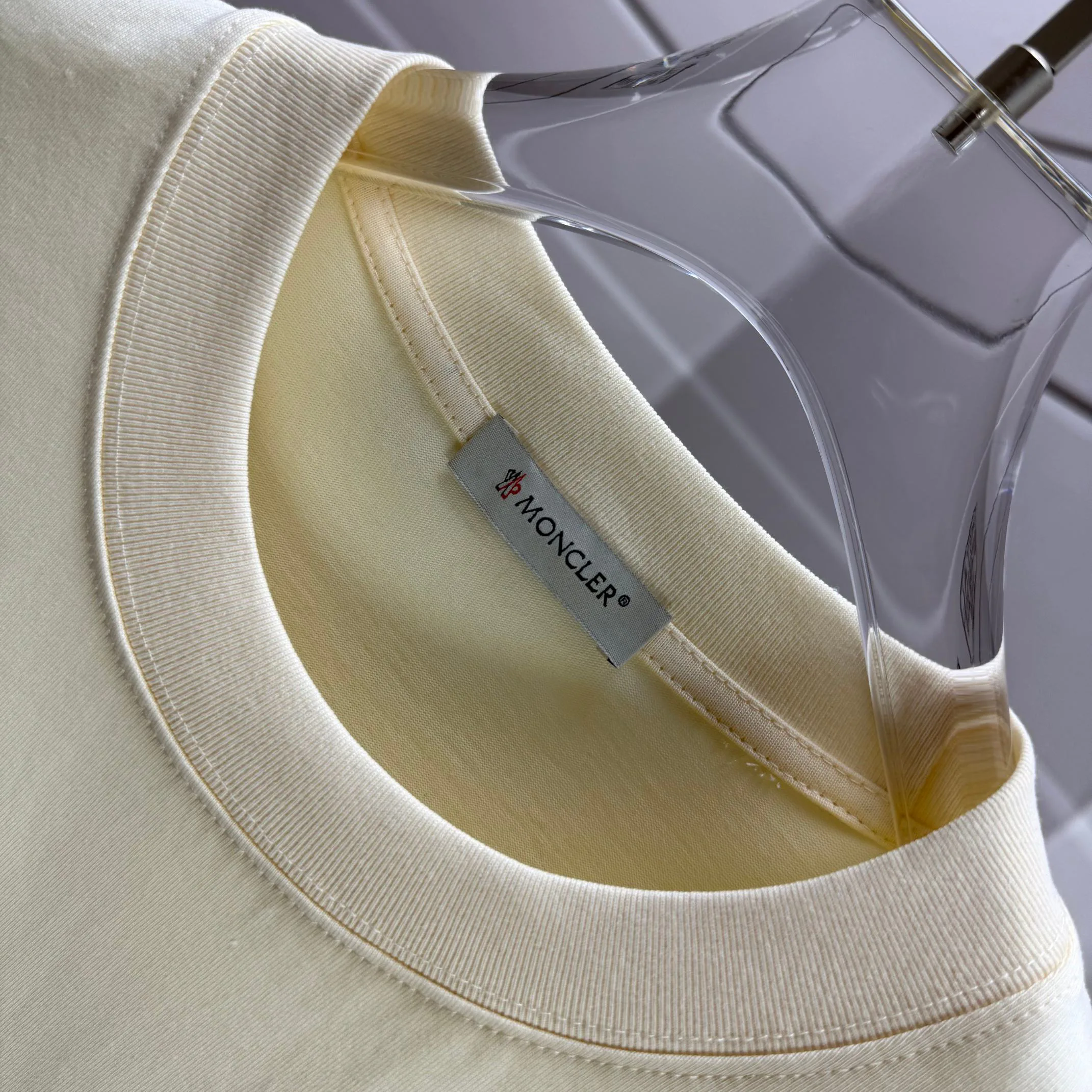 Футболки Женские Moncler 889885