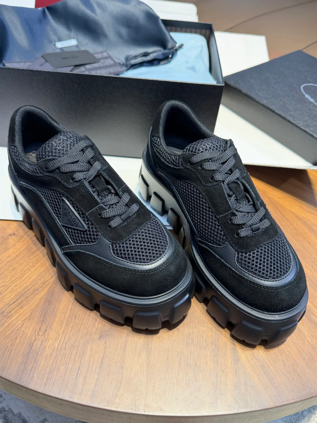 Кроссовки Женские Prada 18750284