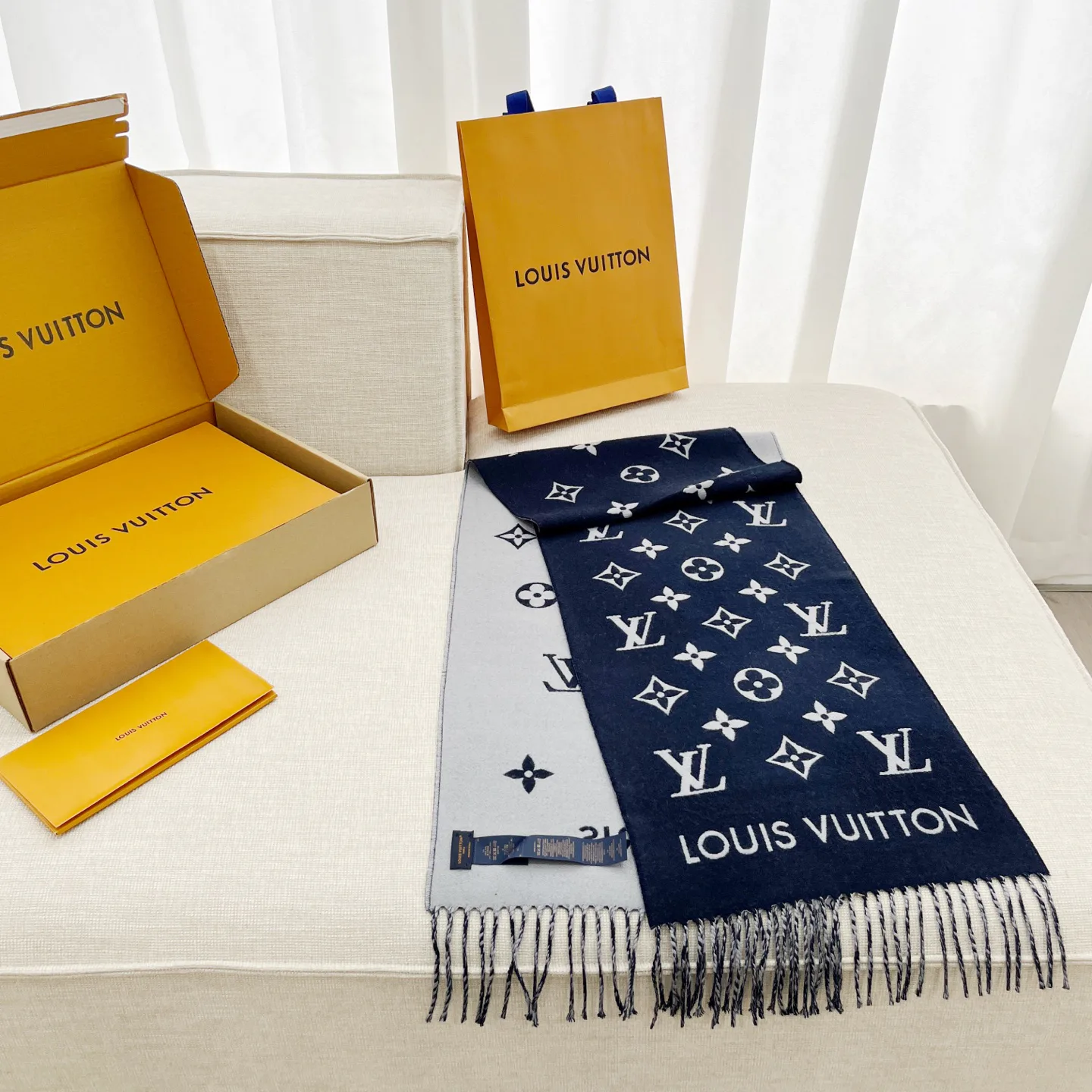 Шарфы Louis Vuitton 18462785