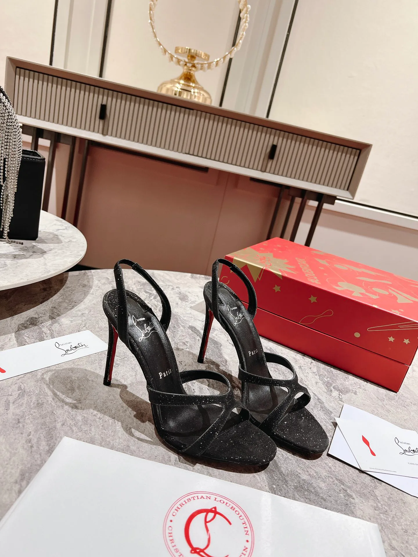 Босоножки Женские Christian Louboutin 14354201