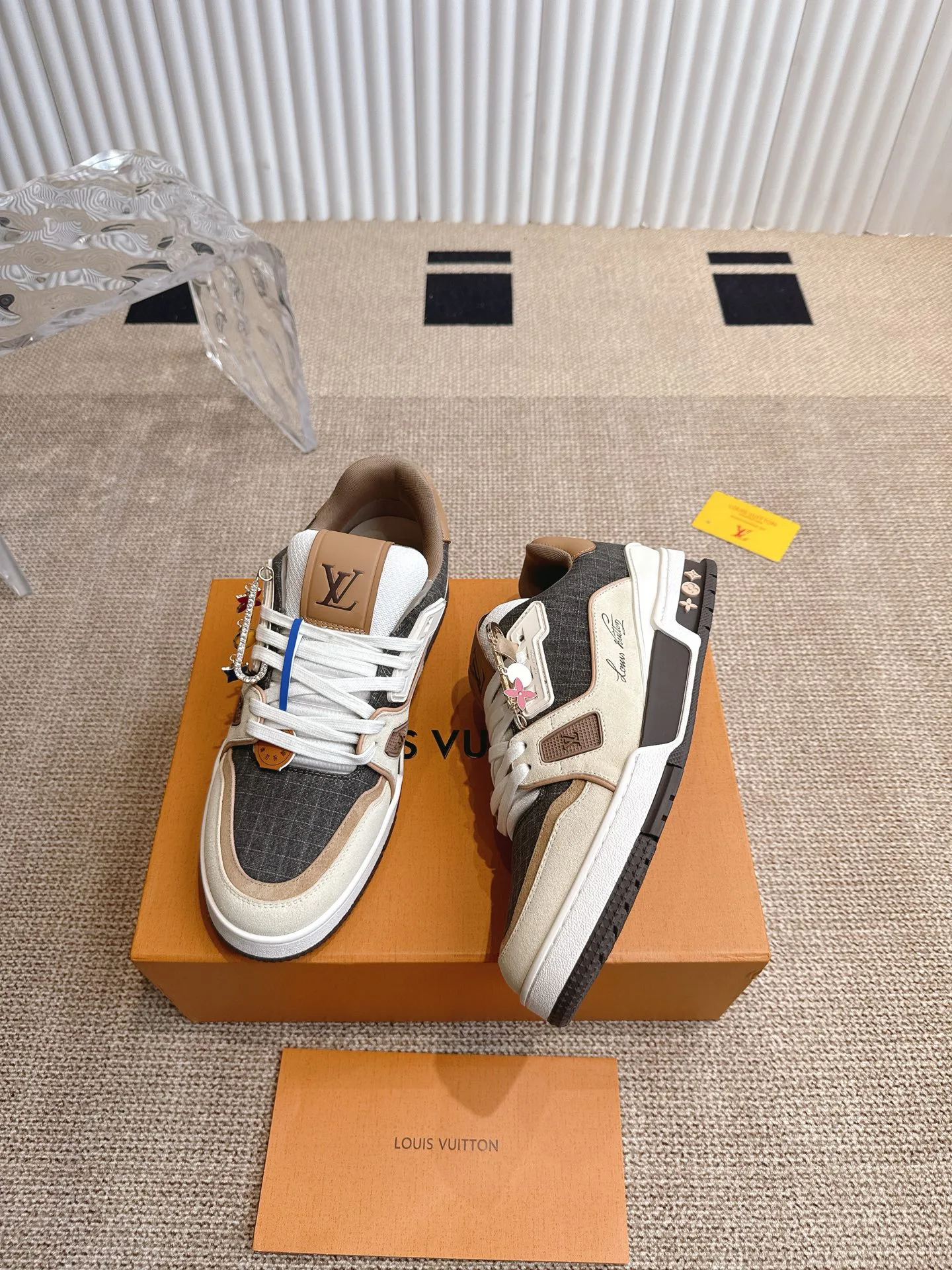 Кроссовки Женские Louis Vuitton 18324760