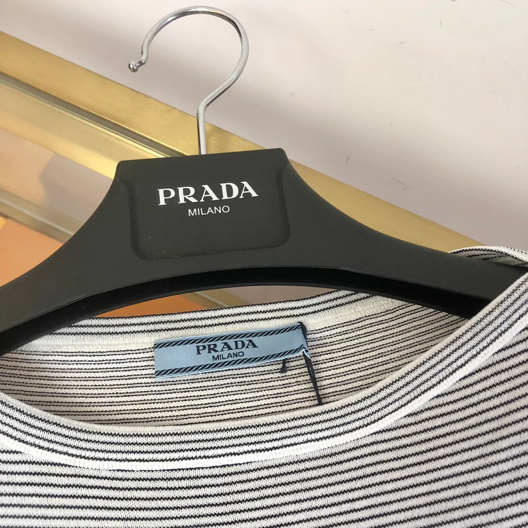 Футболки Женские Prada 13556055