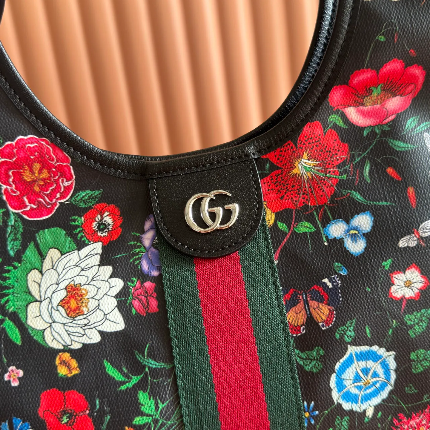 Классические Сумки Женские Gucci 18148092