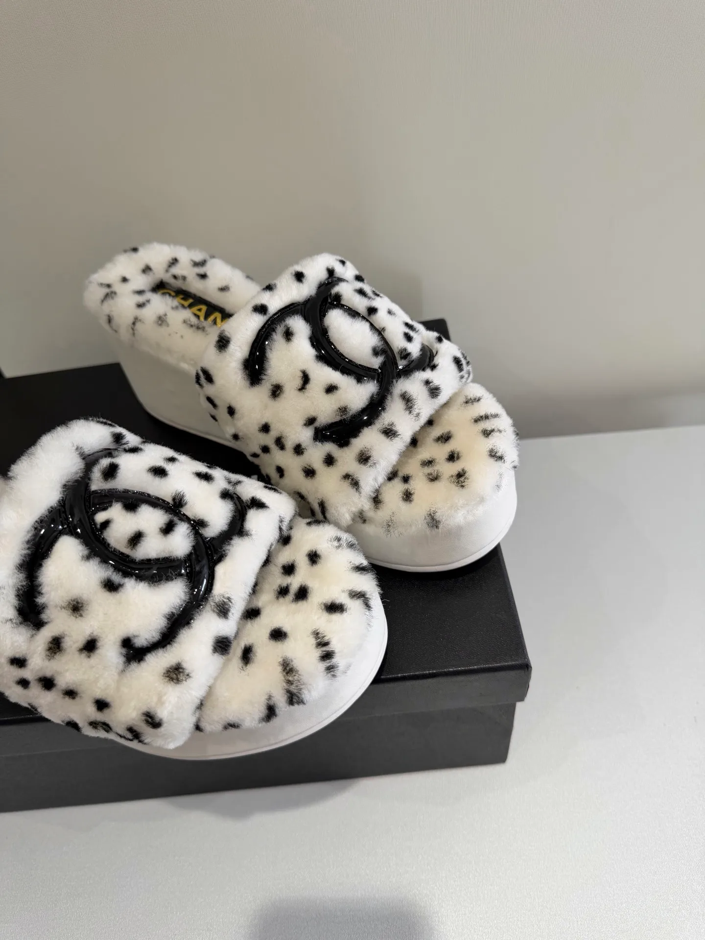Тапочки Женские Chanel 18268444