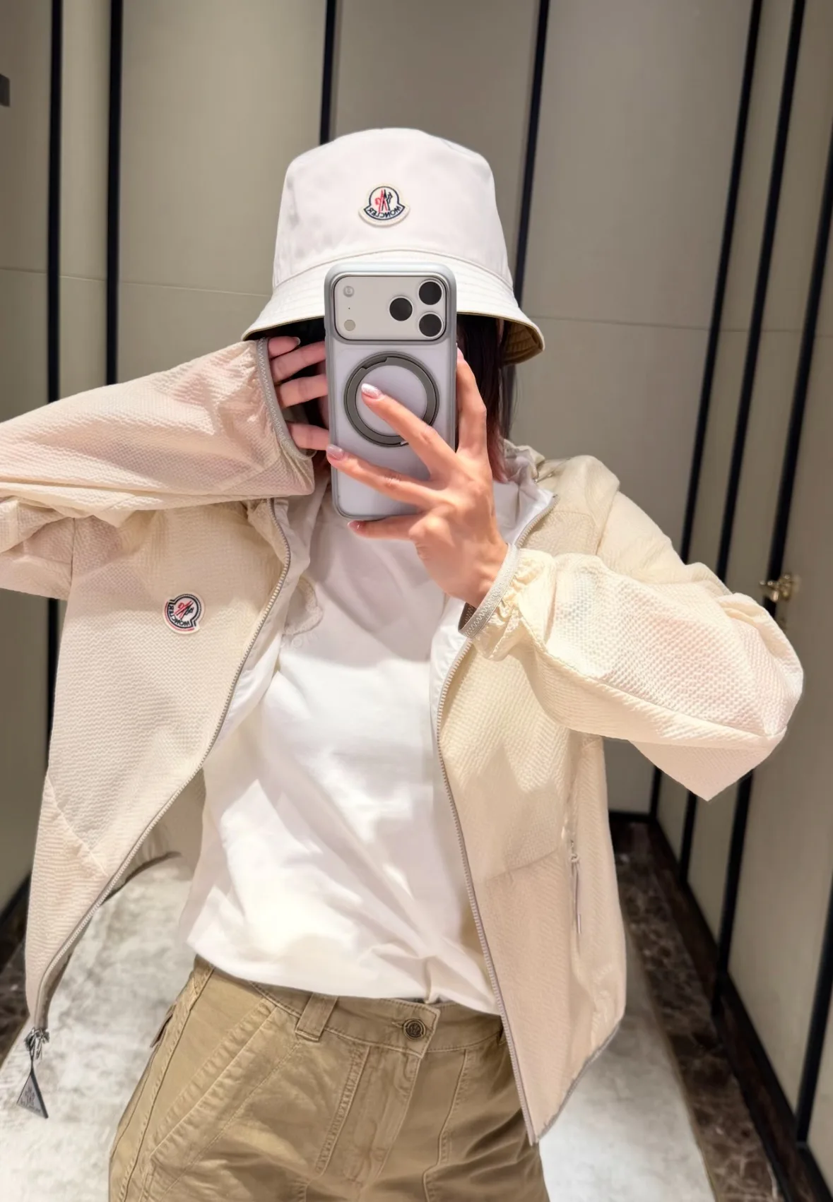 Куртки И Пуховики Женские Moncler 17567580
