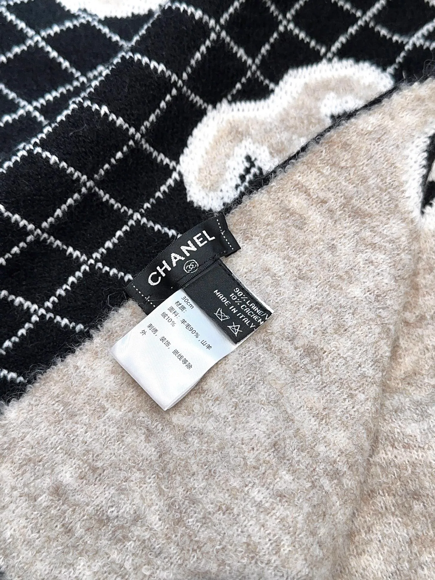 Шарфы Chanel 18105442