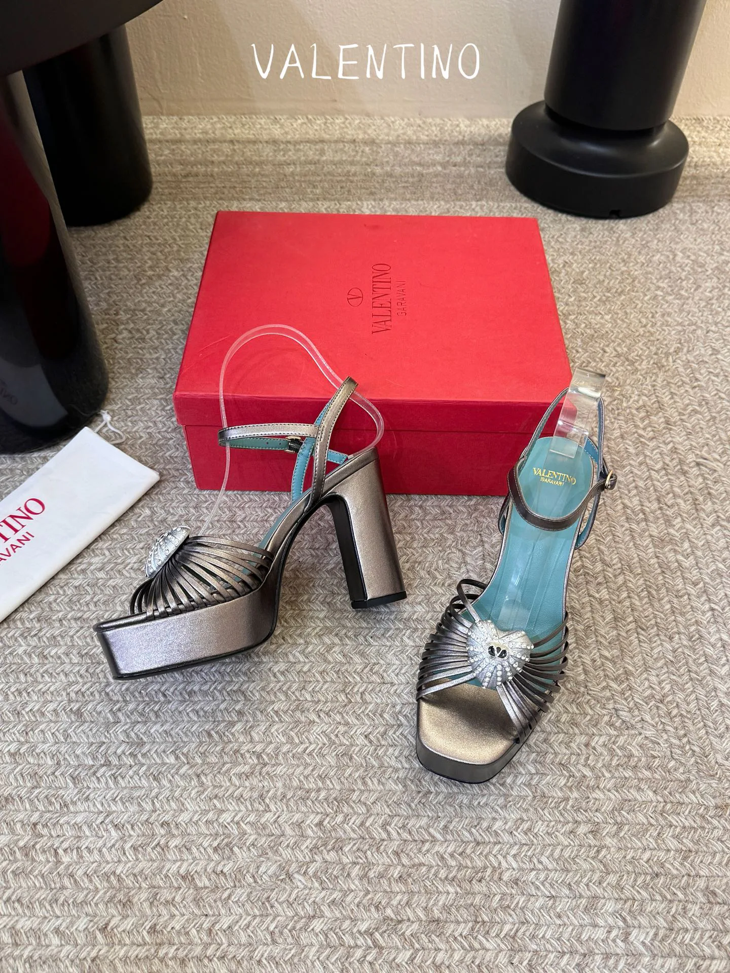 Босоножки Женские Valentino 17396956