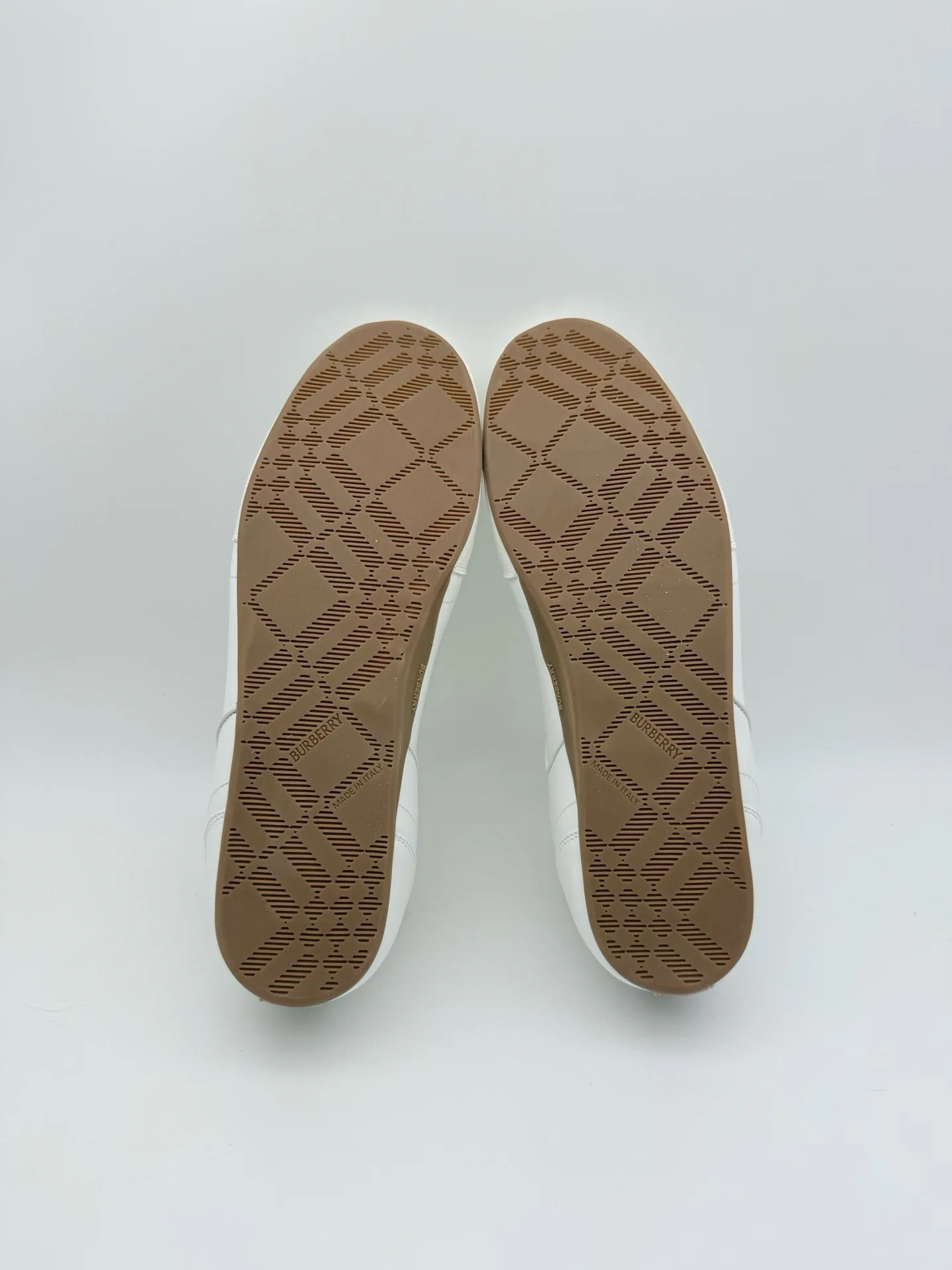 Кроссовки Женские Burberry 18589209