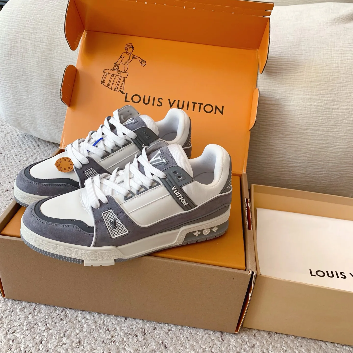 Кроссовки Женские Louis Vuitton 18258360