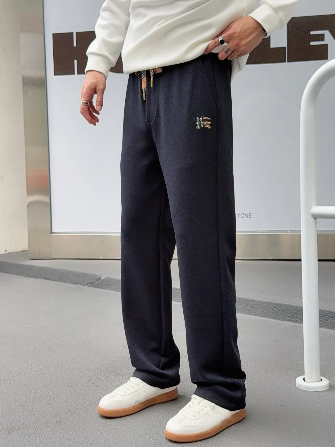Брюки Женские Burberry 18178459