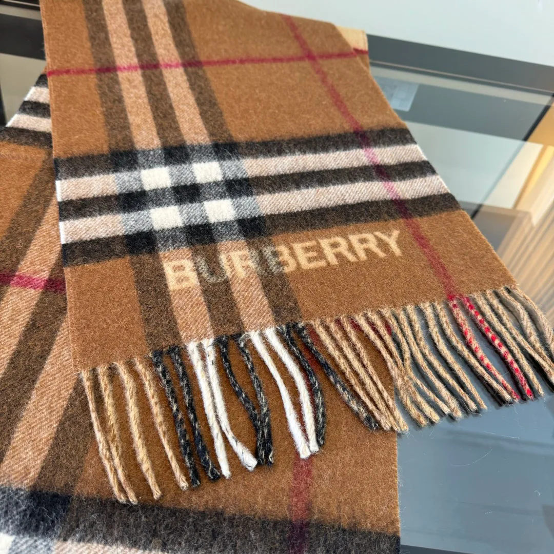 Шарфы Burberry 18627302