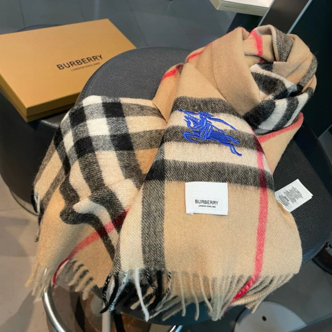 Шарфы Burberry 18449891