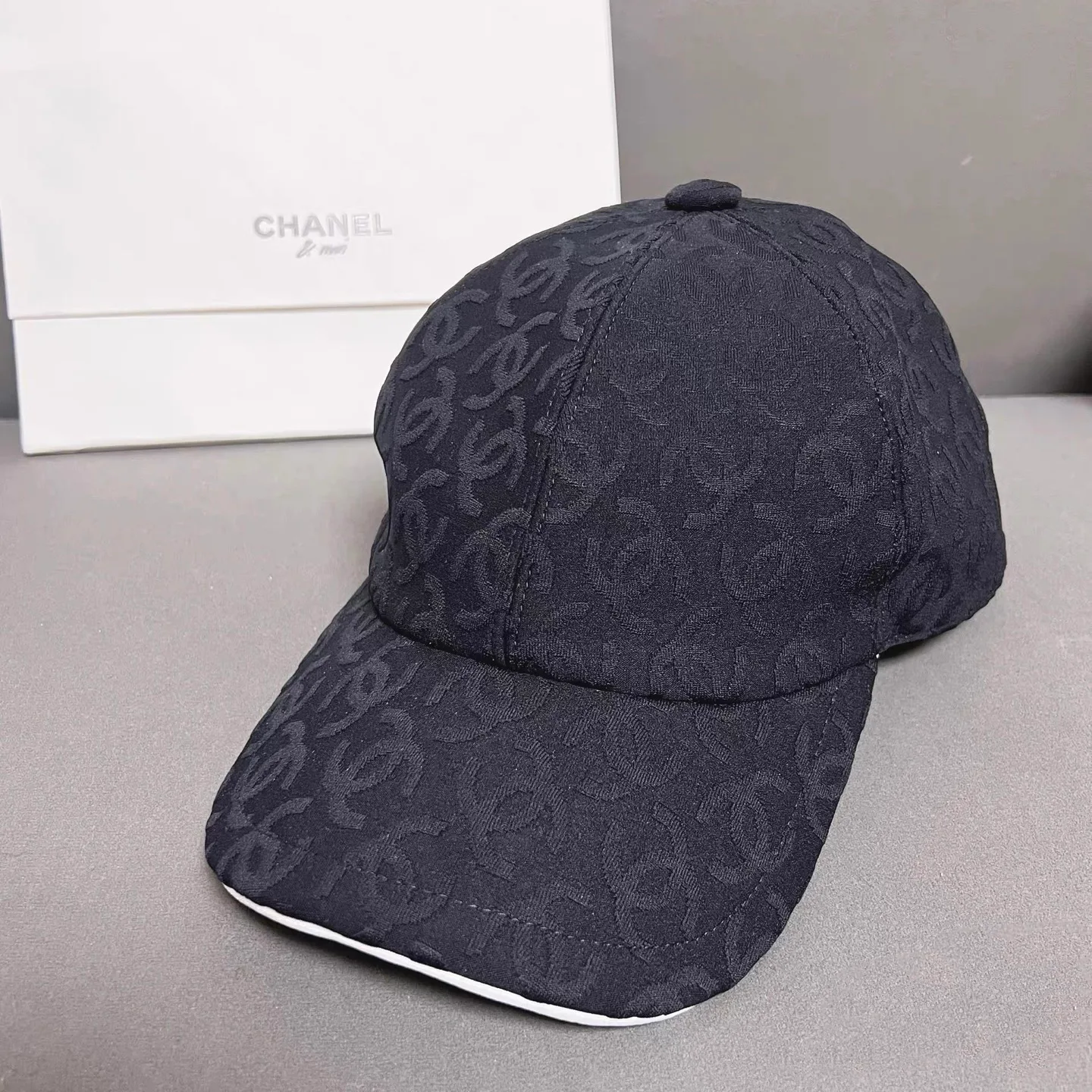 Головные Уборы Chanel 10420511