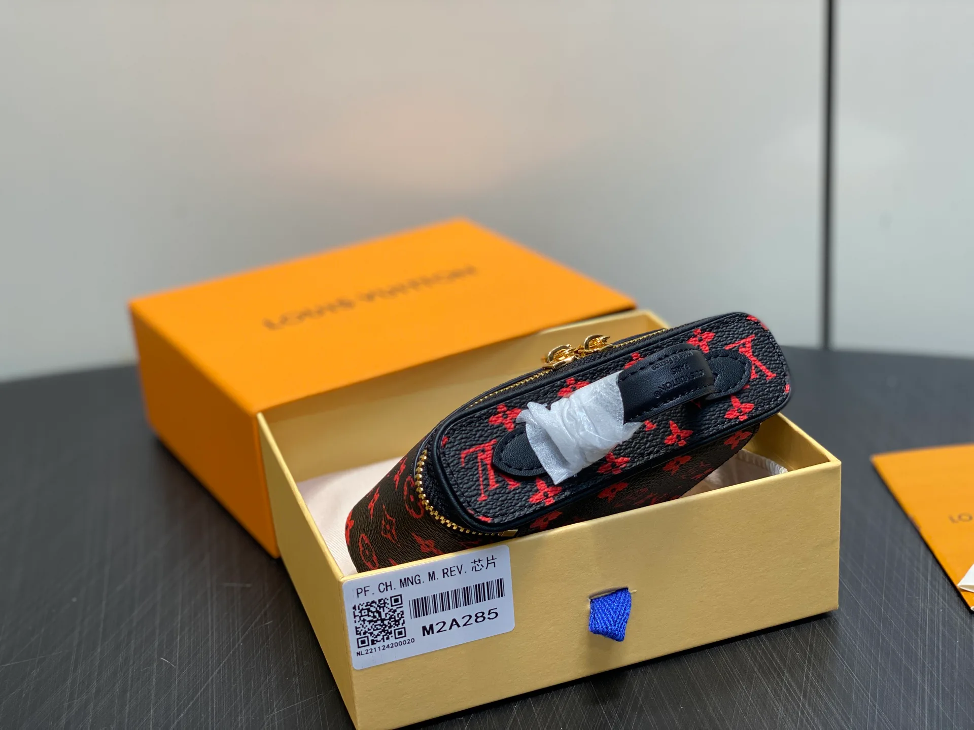 Клатчи Женские Louis Vuitton 18644356