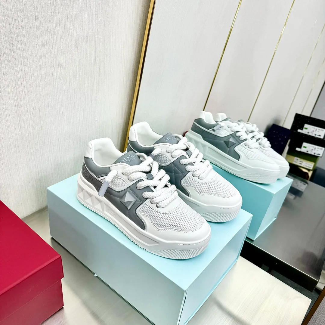 Кроссовки Женские Valentino 17904340