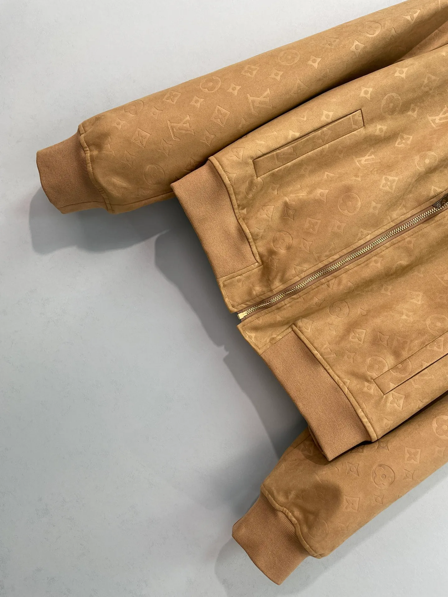 Куртки И Пуховики Женские Louis Vuitton 17943352