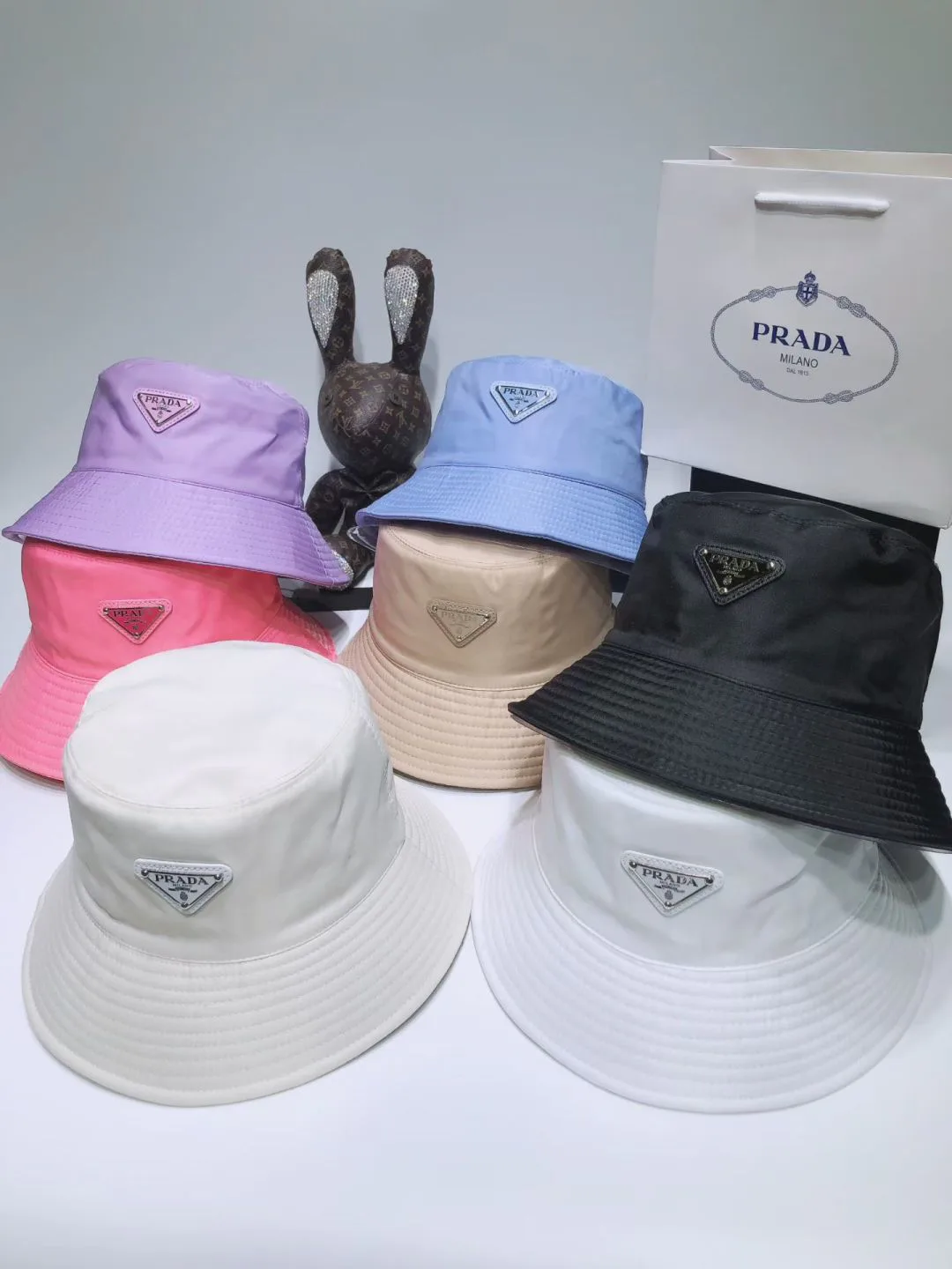 Головные Уборы Prada 13353805