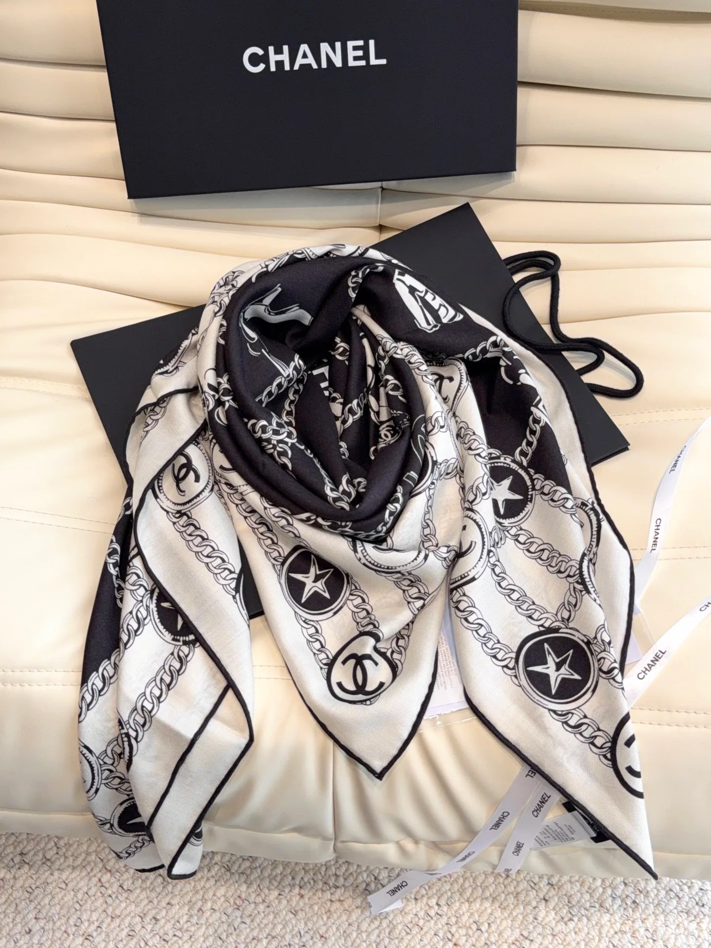 Платки Chanel 18675789
