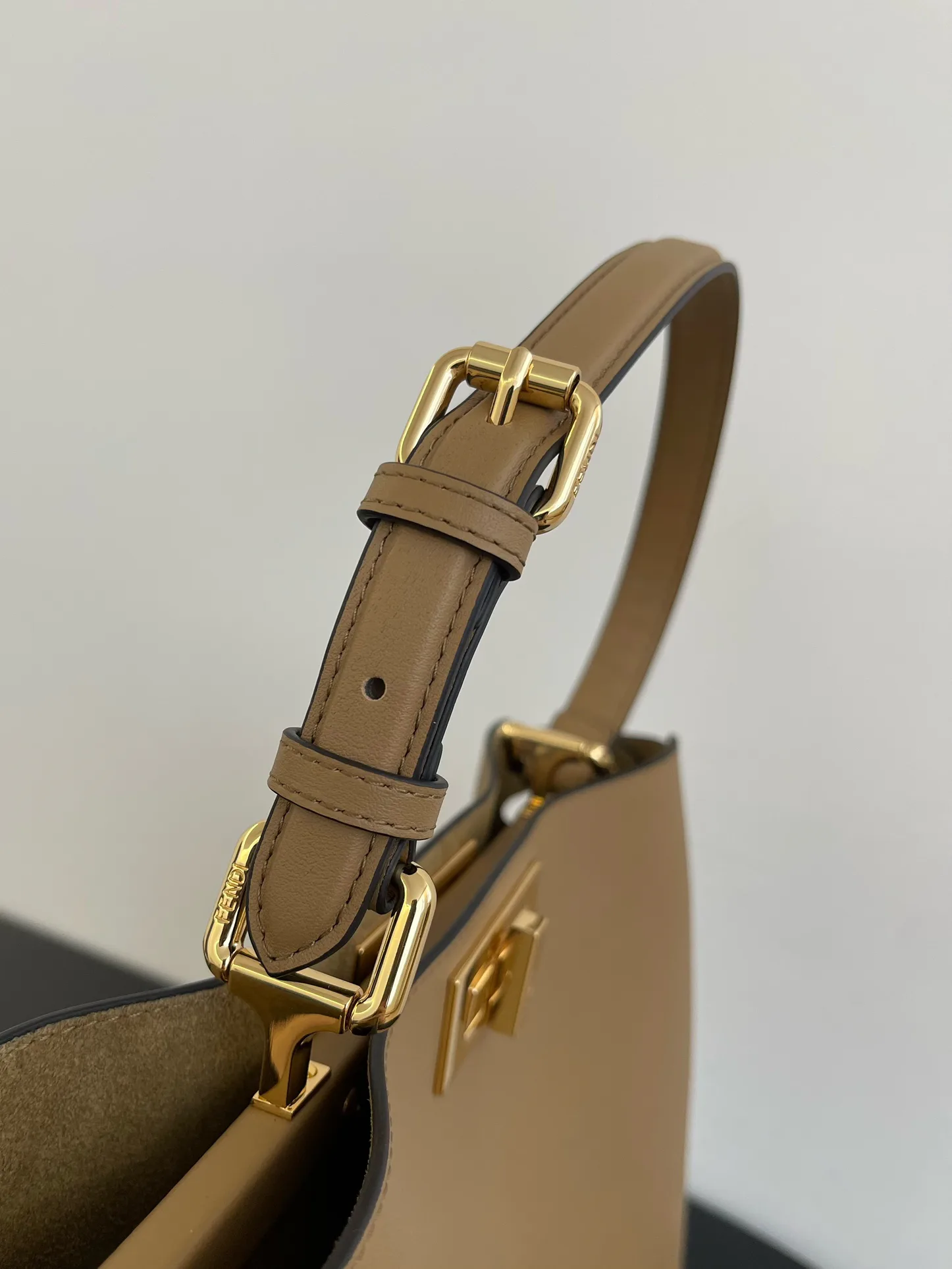 Классические Сумки Женские Fendi 13546274