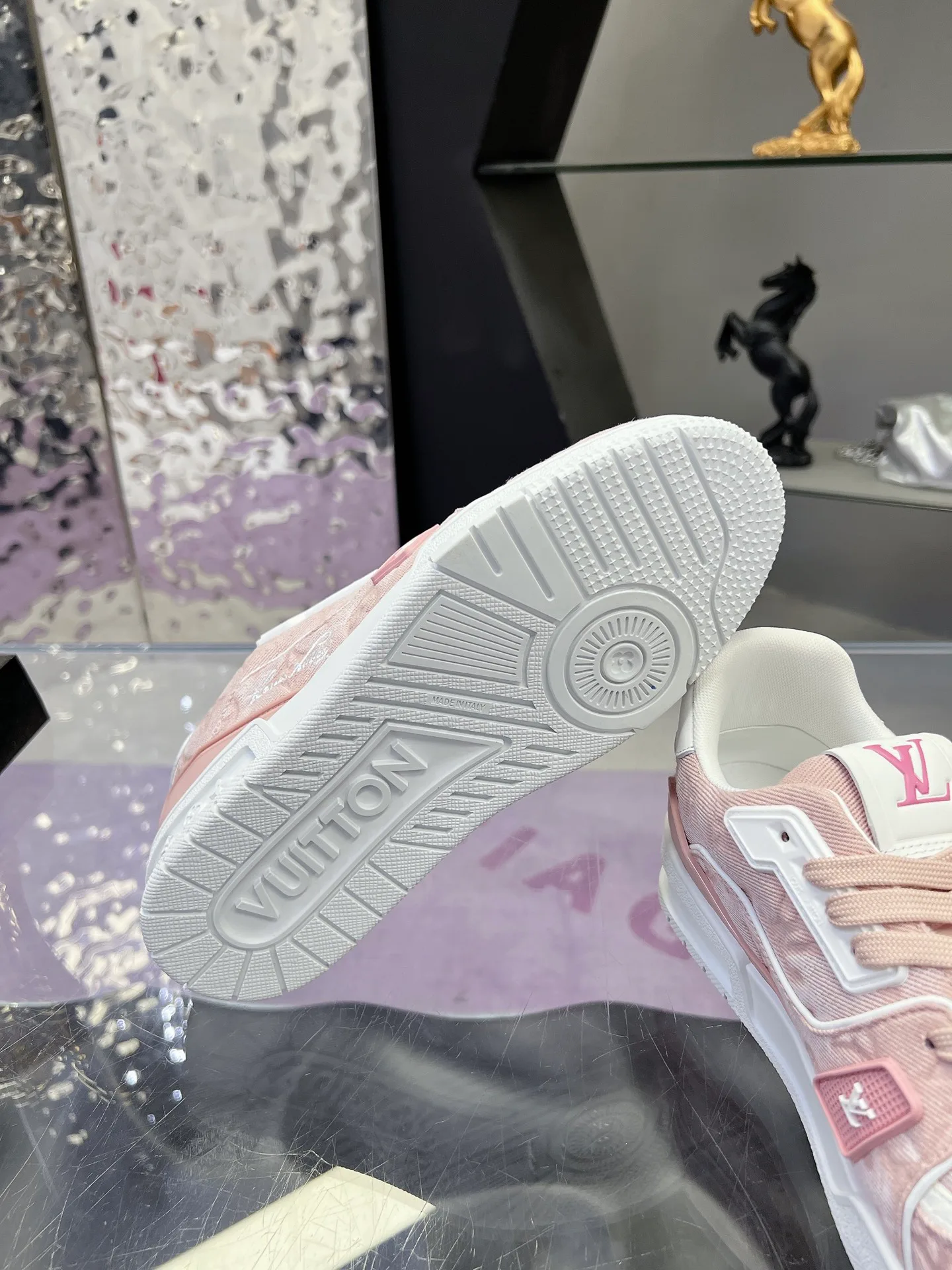 Кроссовки Женские Louis Vuitton 17368595