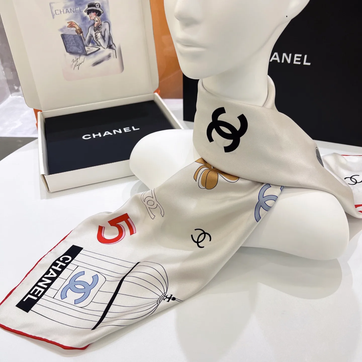 Платки Chanel 5021550
