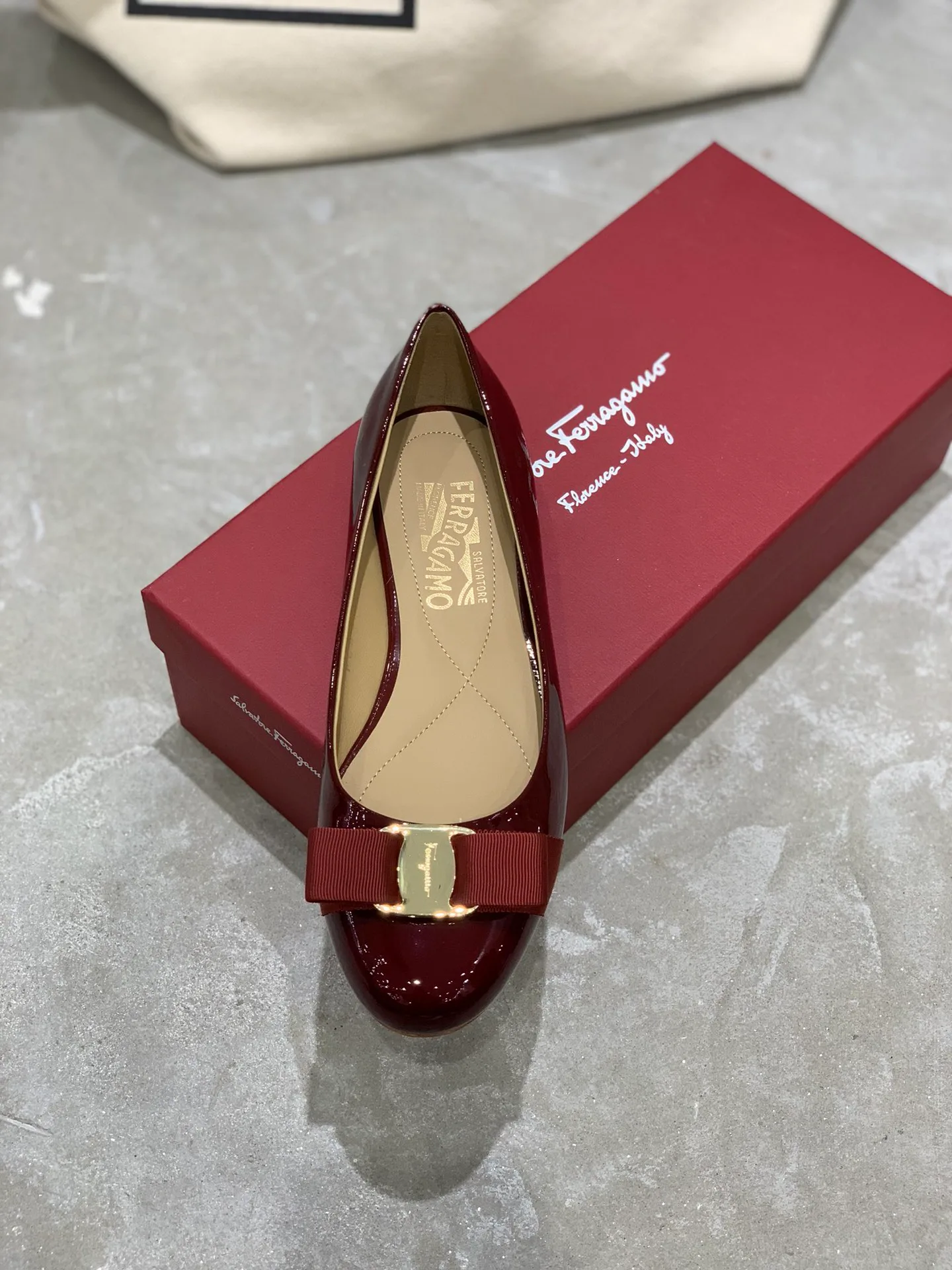 Балетки Женские Salvatore Ferragamo 18340642