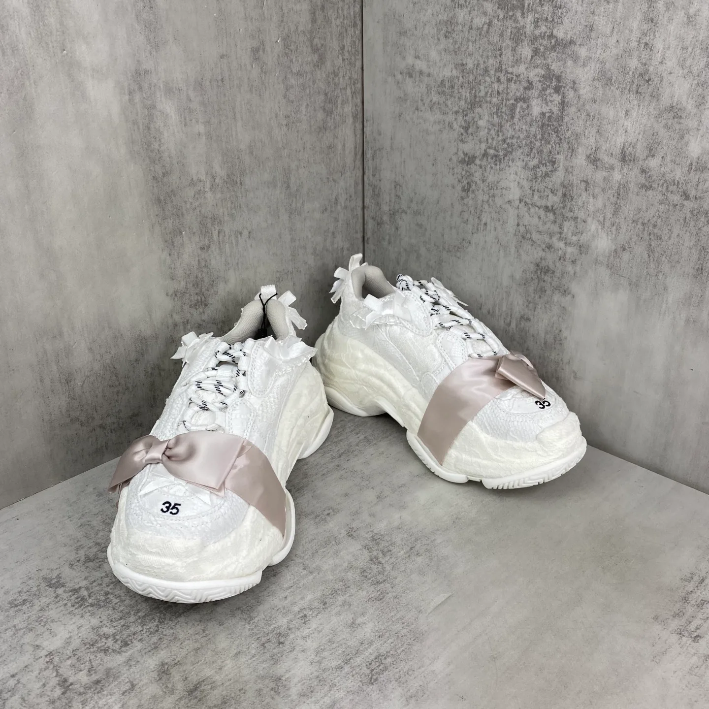 Кроссовки Женские Balenciaga 18686631
