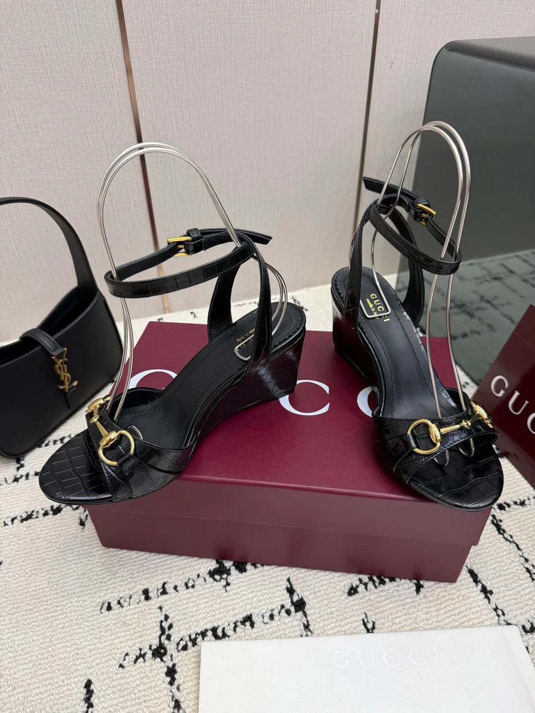 Босоножки Женские Gucci 18049072