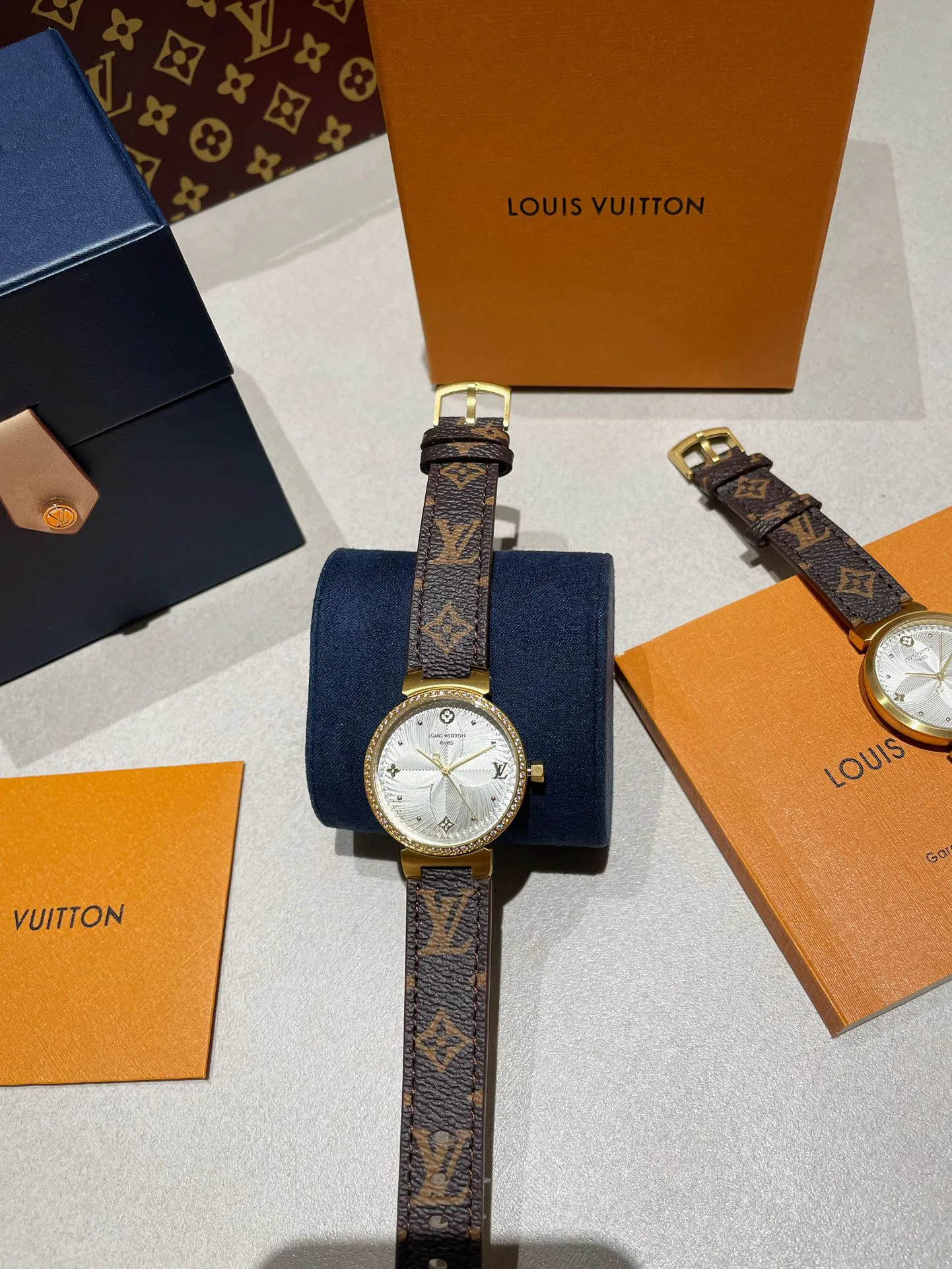 Часы Женские Louis Vuitton 243554
