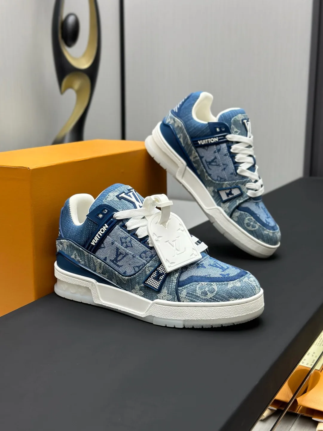 Кроссовки Женские Louis Vuitton 18011532