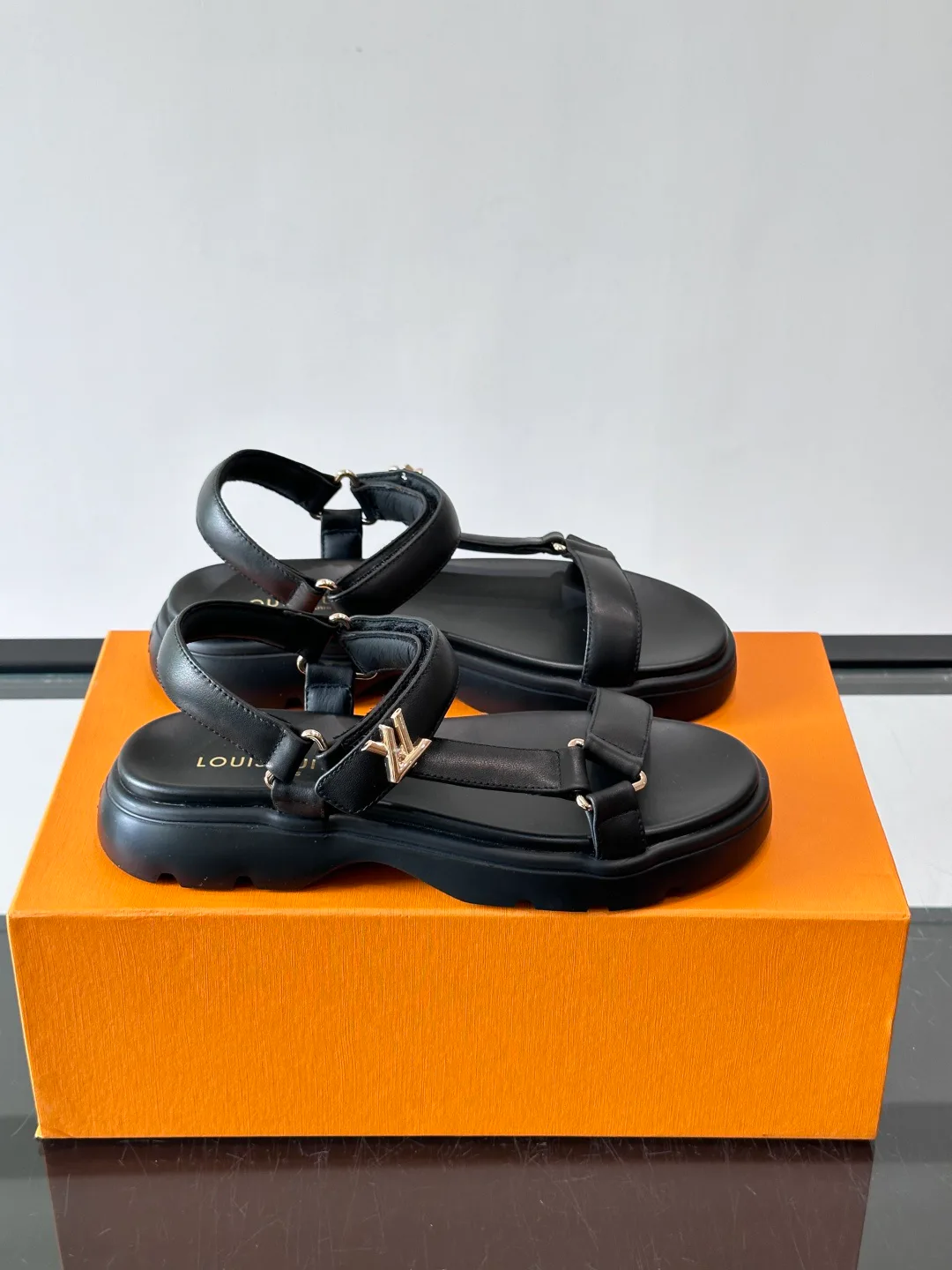 Сандалии Женские Louis Vuitton 17593007
