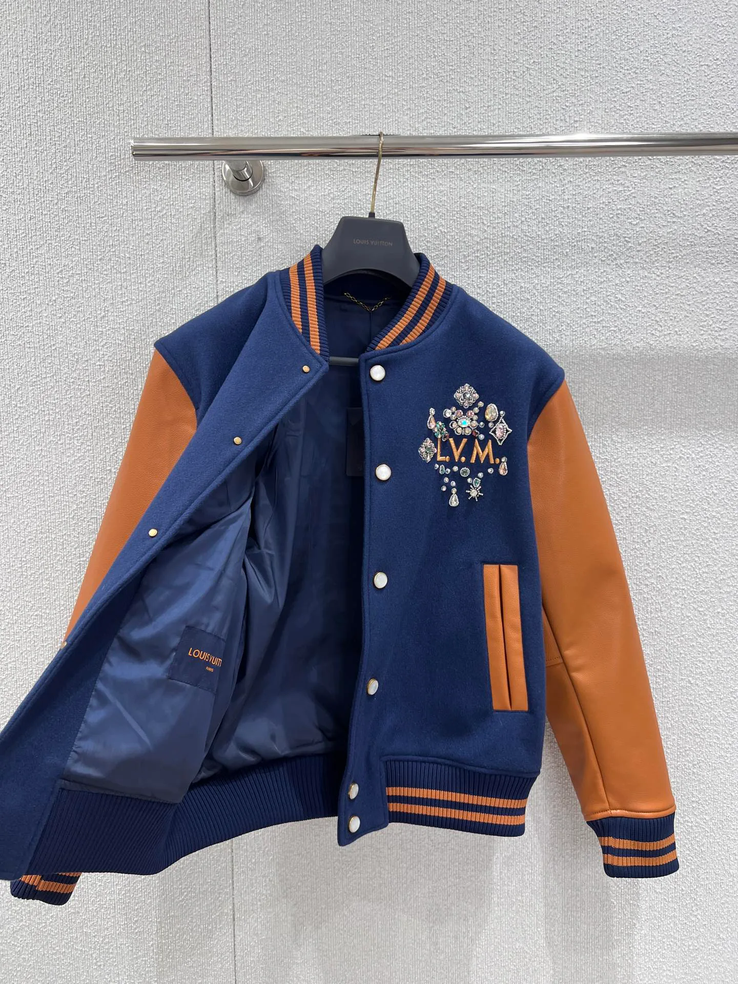 Куртки И Пуховики Женские Louis Vuitton 4711249