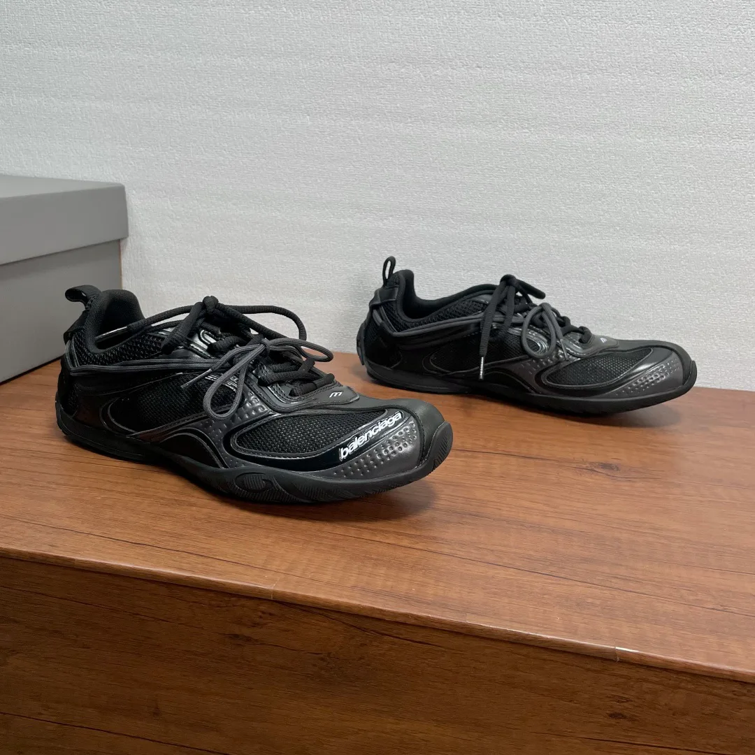 Кроссовки Женские Balenciaga 18707952