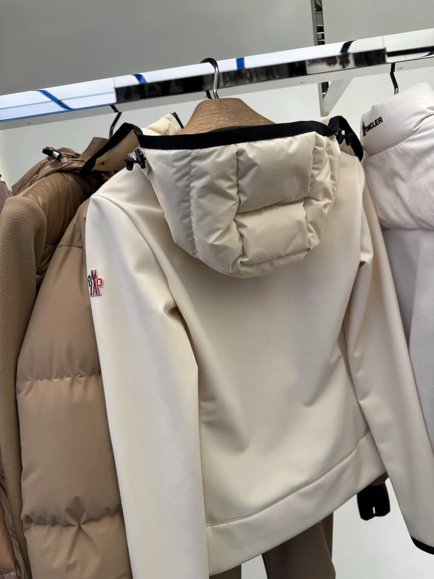Куртки И Пуховики Женские Moncler 18692507
