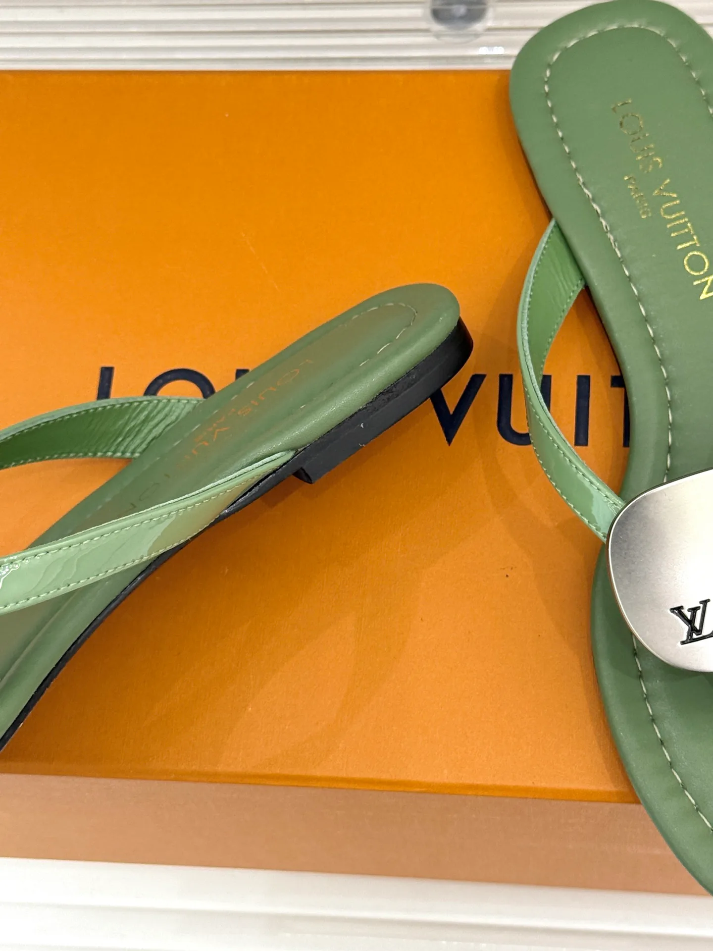 Шлепанцы Женские Louis Vuitton 17596994