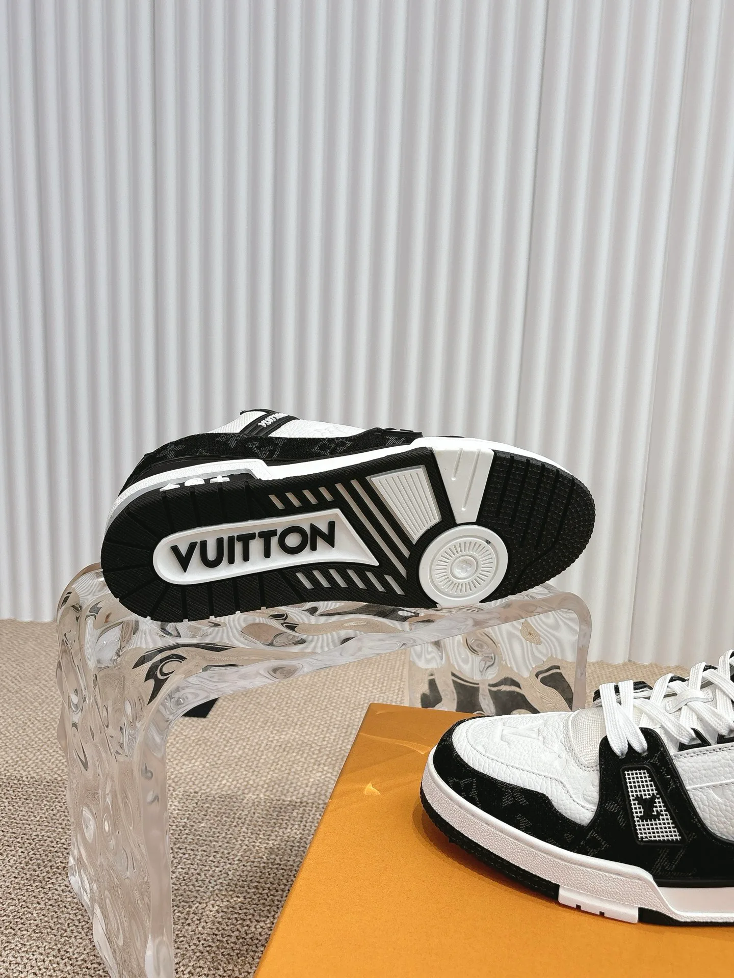 Кроссовки Женские Louis Vuitton 5940533