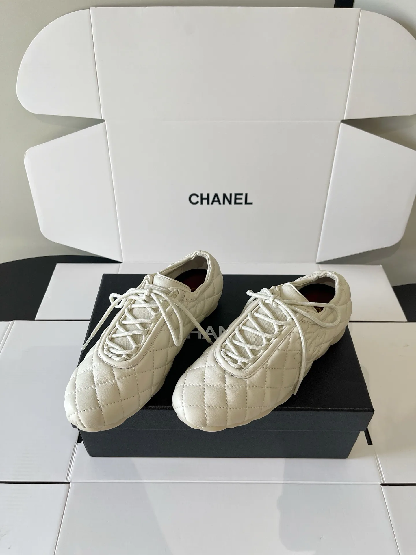 Кроссовки Женские Chanel 18437955