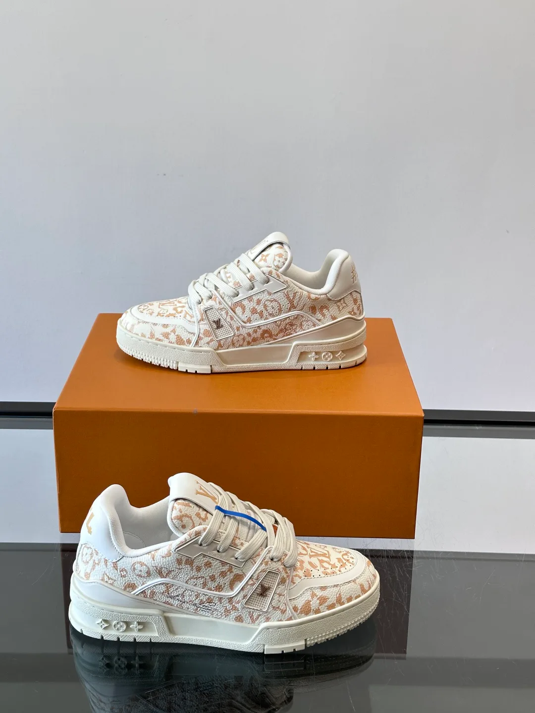 Кроссовки Женские Louis Vuitton 11528838