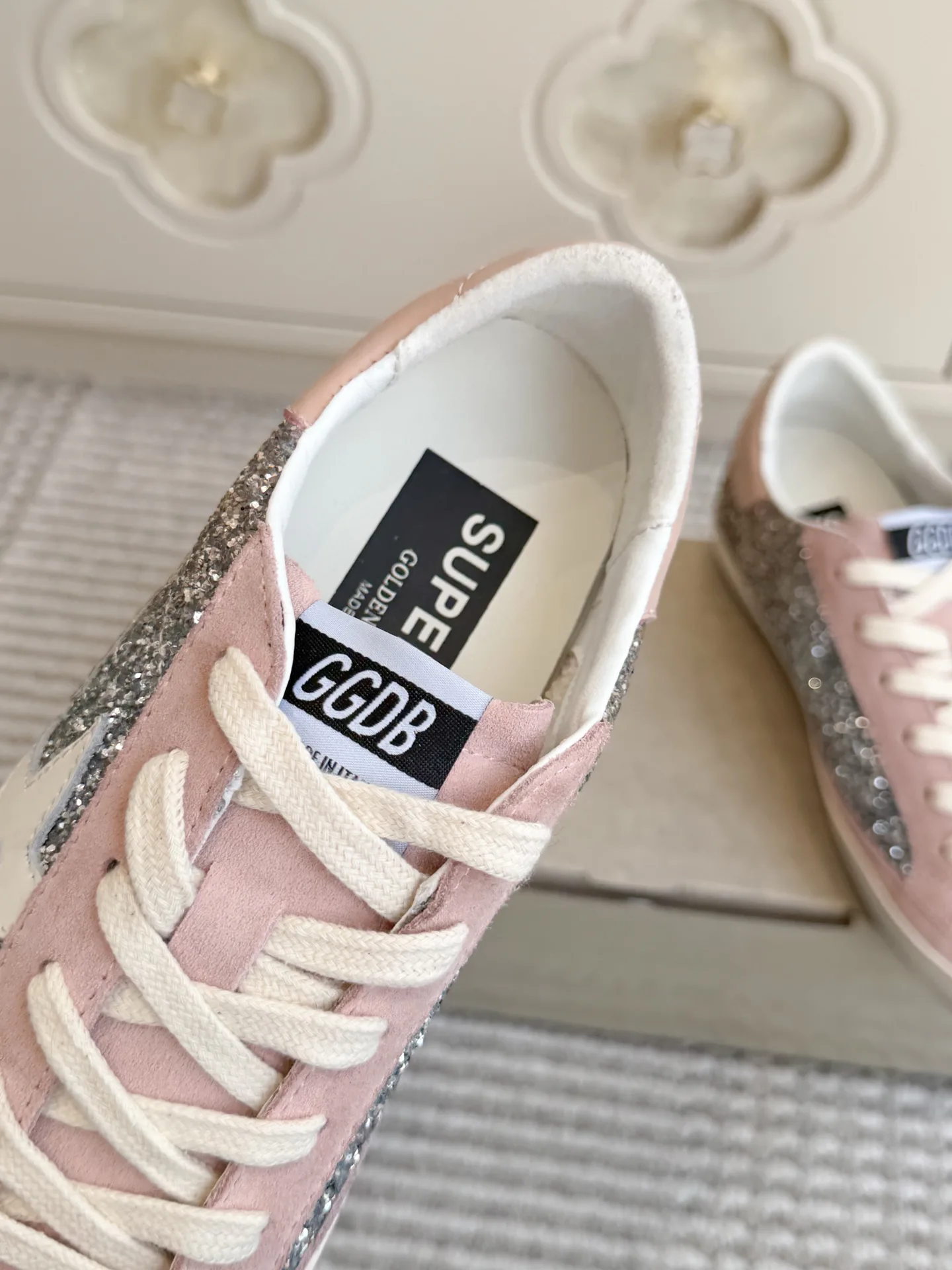 Кроссовки Женские Golden Goose 18737585