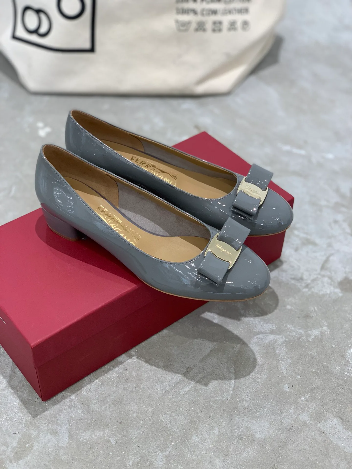Туфли Женские Salvatore Ferragamo 18340713