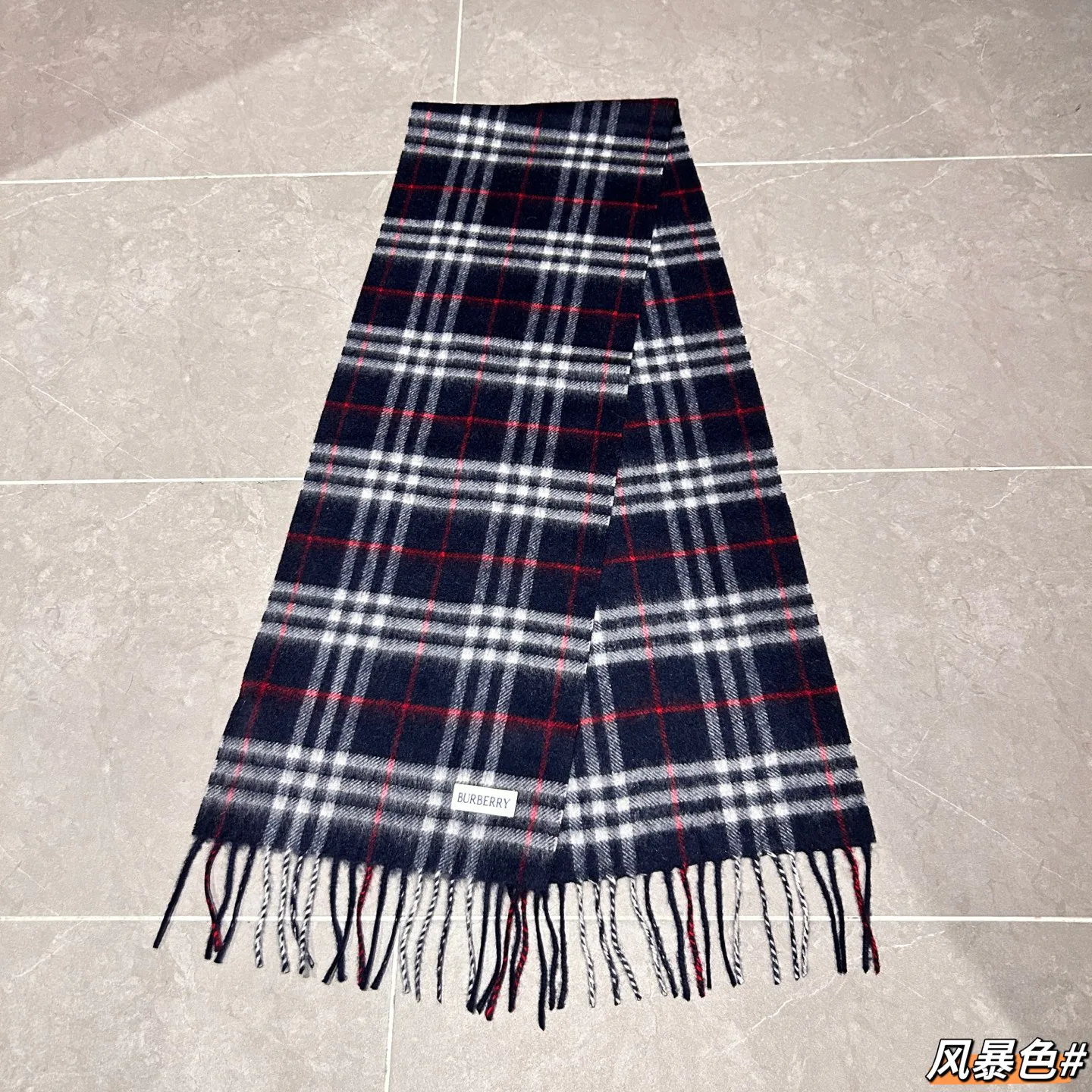 Шарфы Burberry 18507395