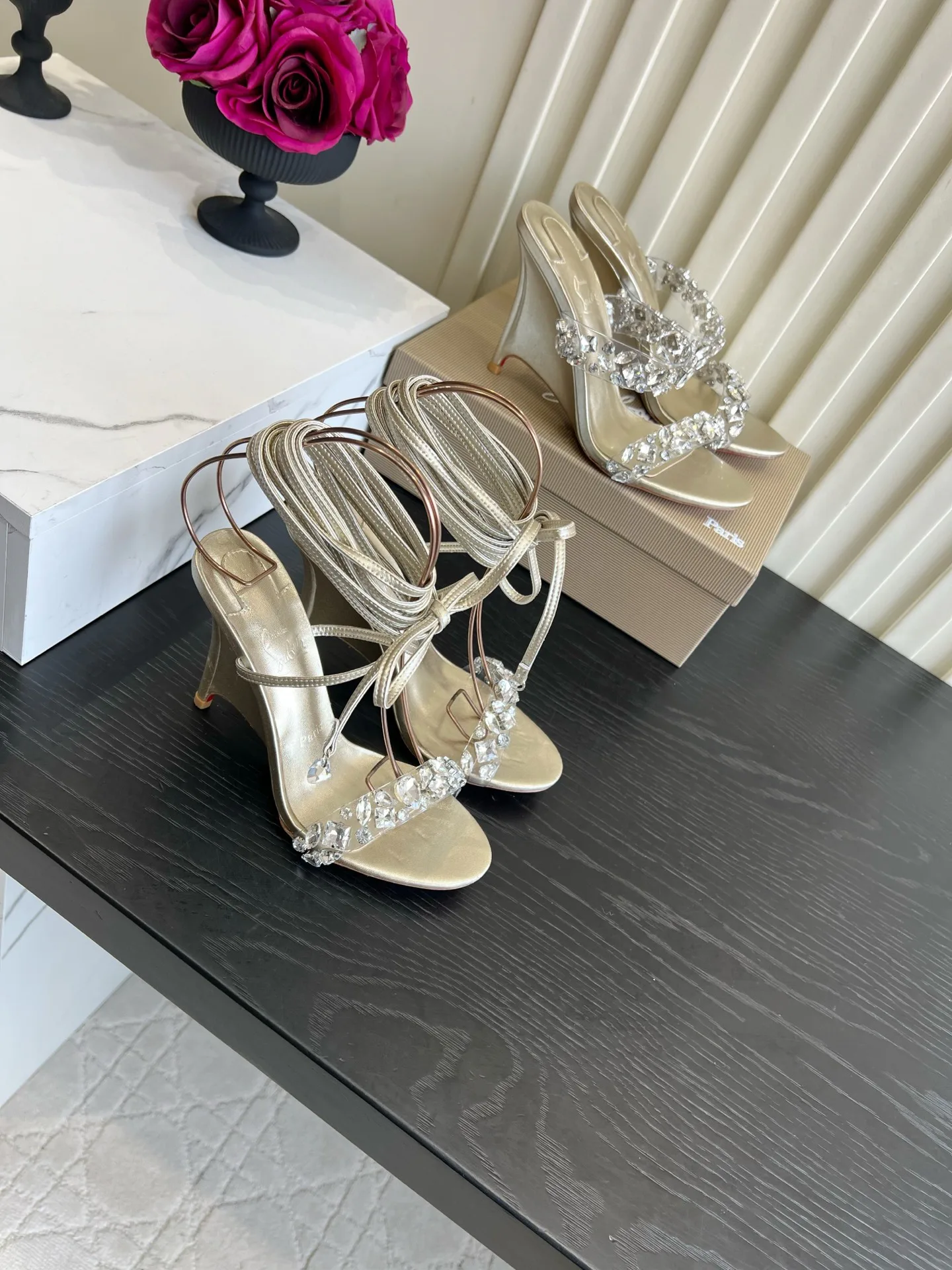 Босоножки Женские Christian Louboutin 18614259