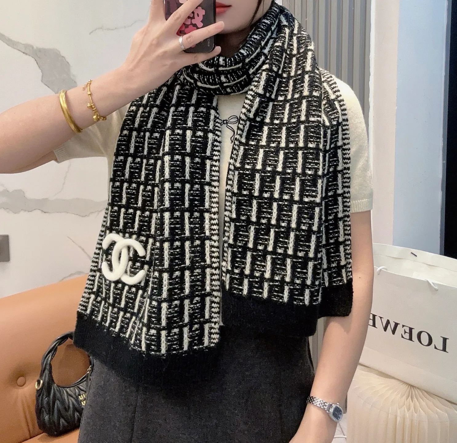 Шарфы Chanel 18105435