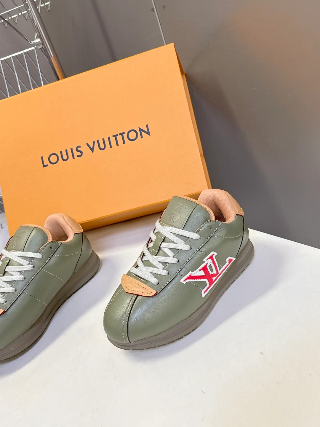 Кроссовки Женские Louis Vuitton 18005445