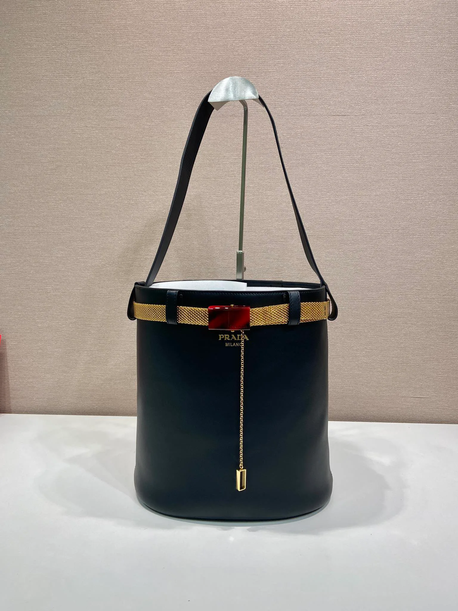 Классические Сумки Женские Prada 11886379