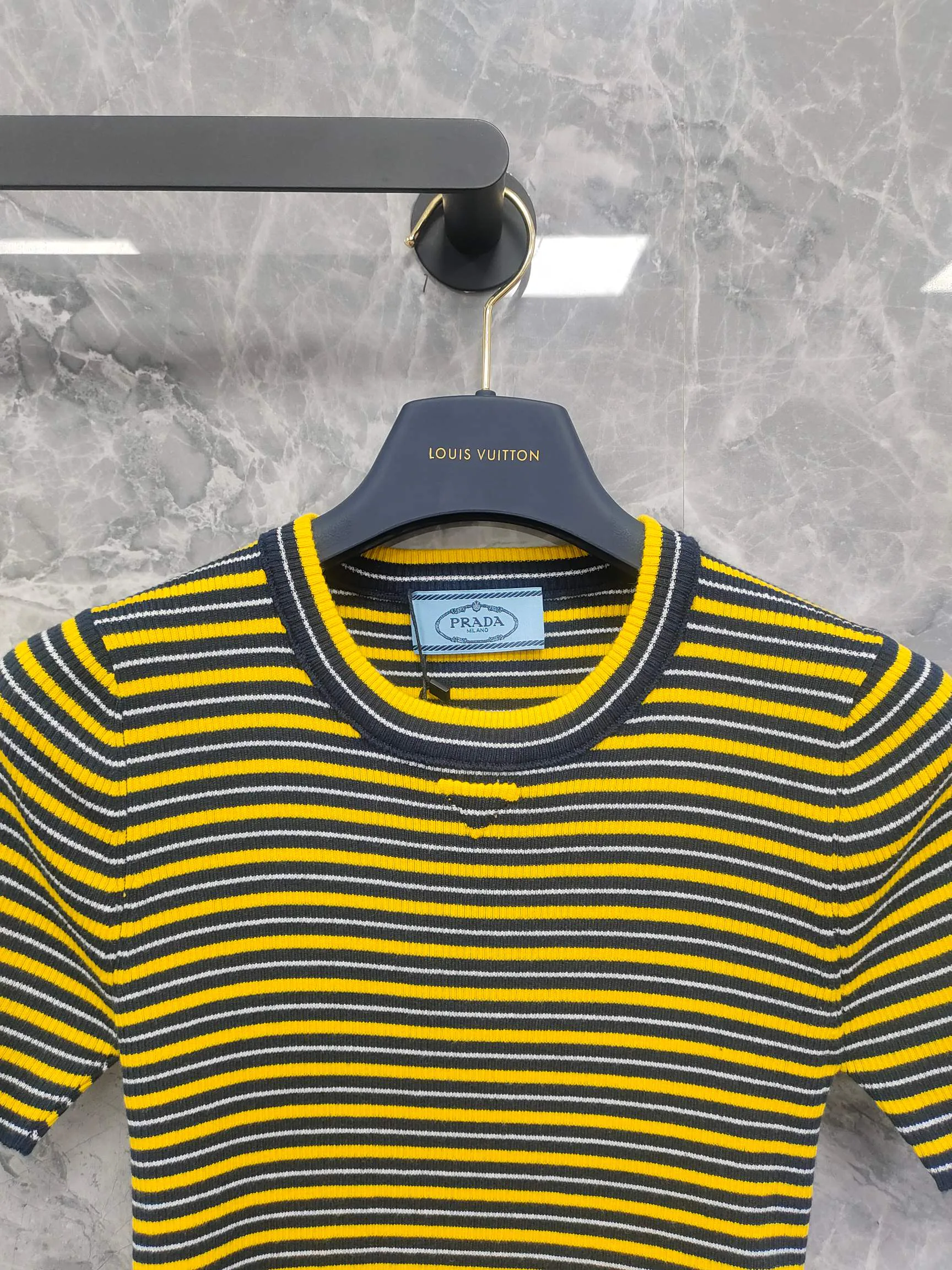 Футболки Женские Prada 11550308