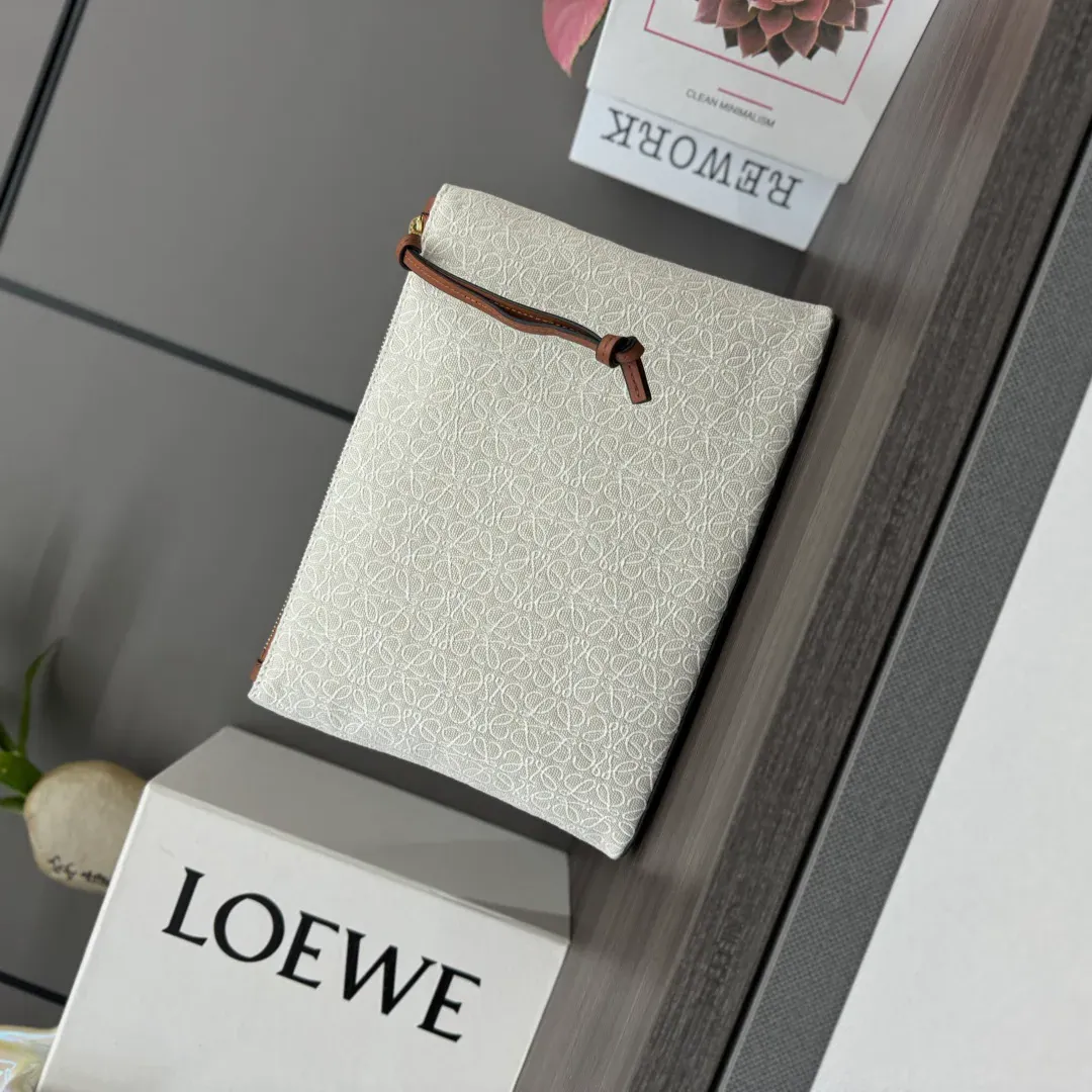 Клатчи Женские Loewe 245242