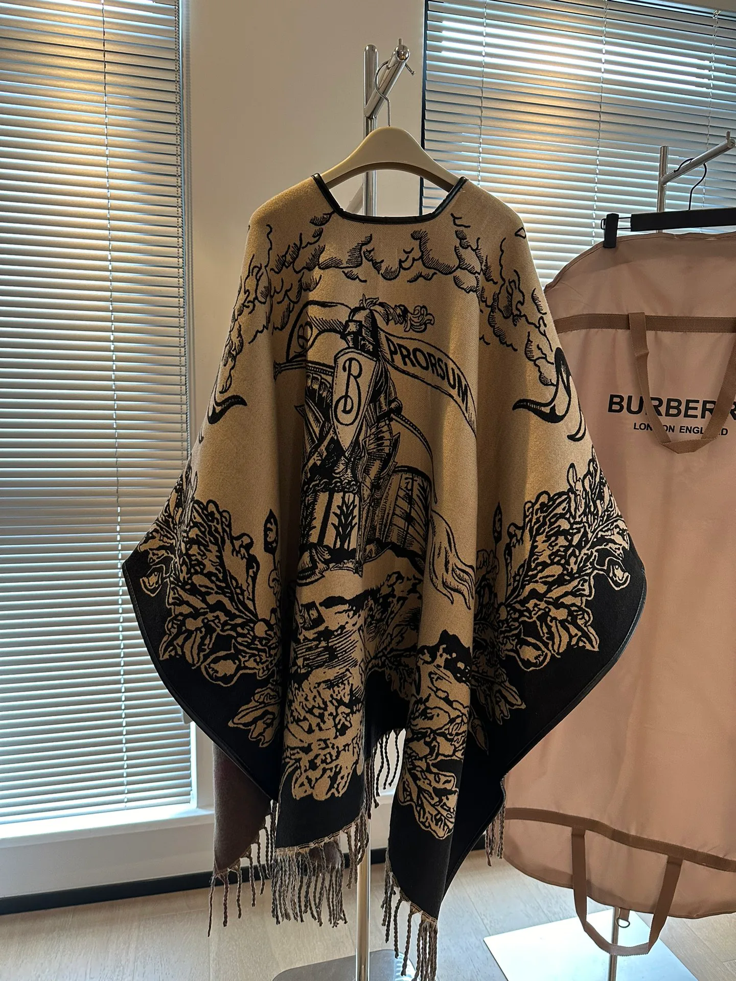 Пальто Женские Burberry 19189523