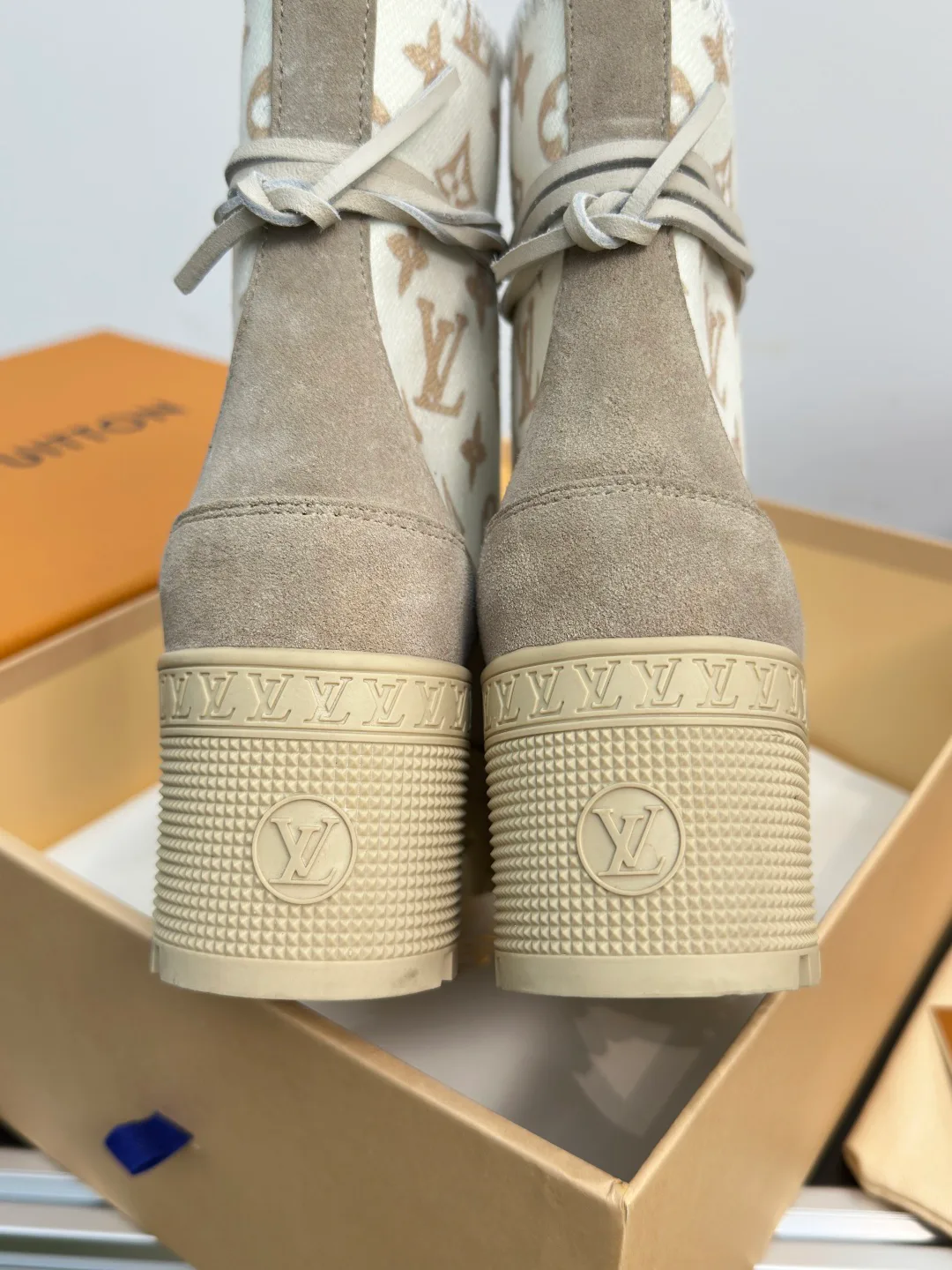 Ботинки Женские Louis Vuitton 18741622